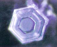 Imagen de agua destilada cristalizada